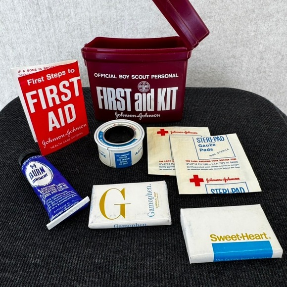 Johnson & Johnson Other - Vintage Johnson & Johnson Official Boy Scout Personal First Aid Kit Maroon Case